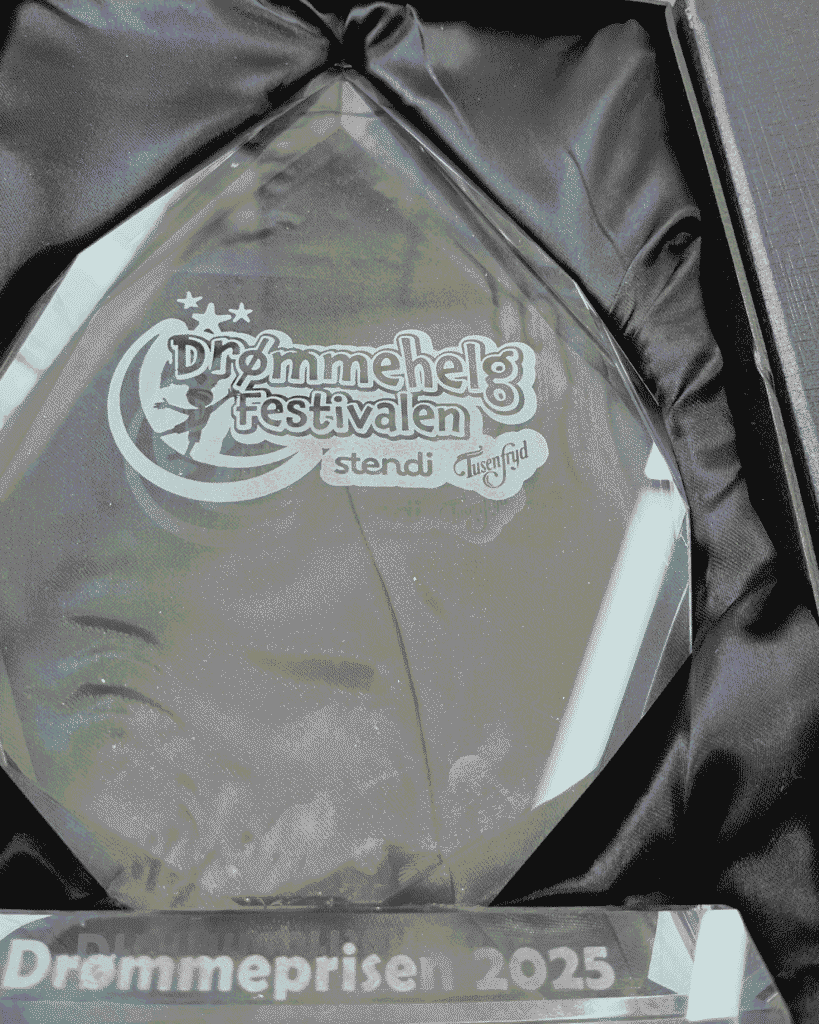 Drømmepris formet som en vakker dråpe i slipt glass